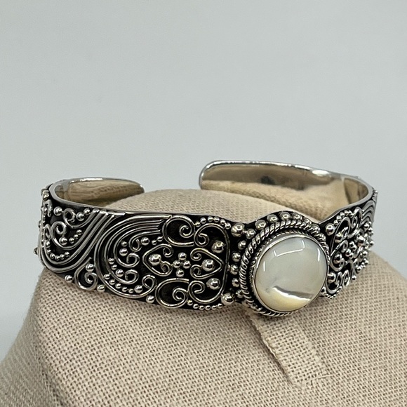 Vintage Suarti Bali 925 Sterling Silver Mother-of-Pearl Cuff Bracelet - Picture 3 of 16